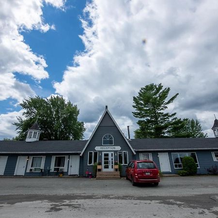 Motel Fleur De Lys Magog Exteriér fotografie