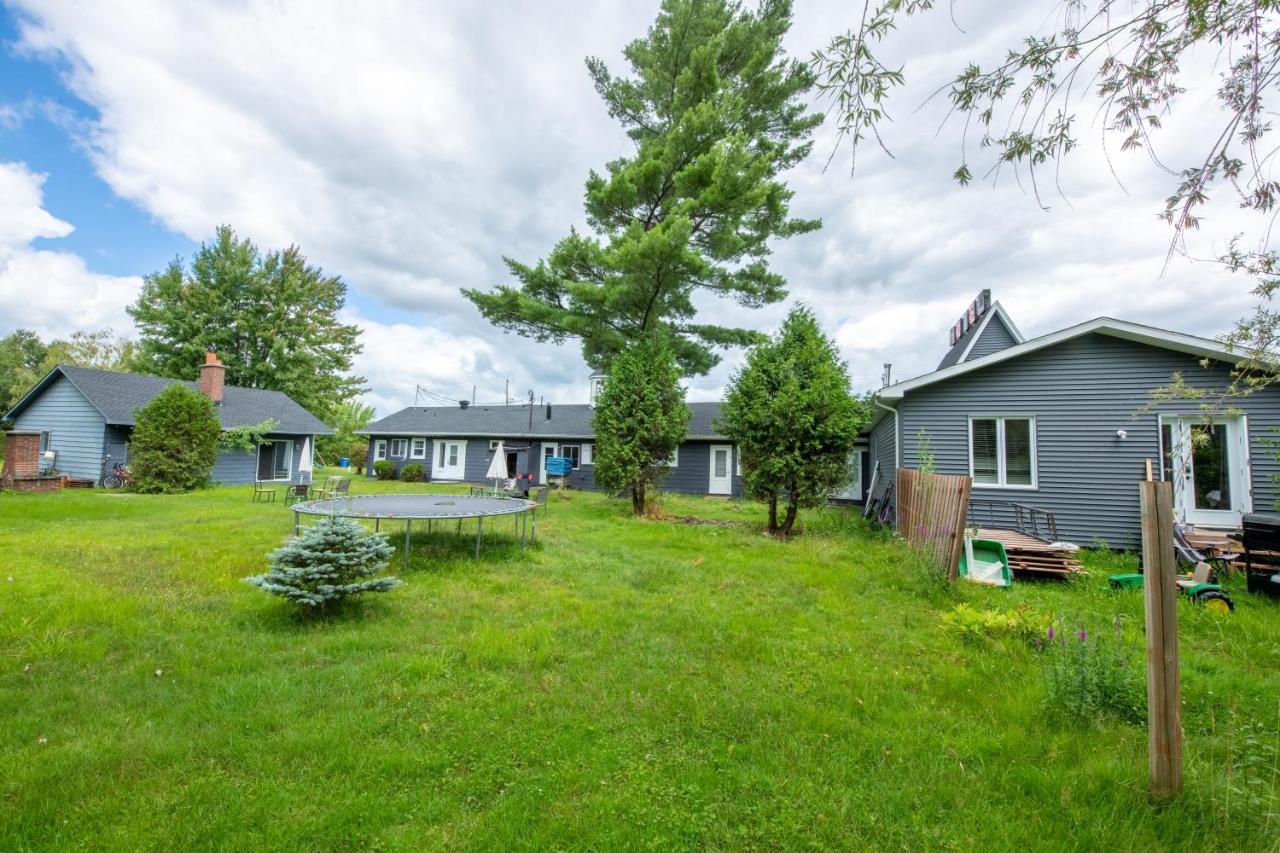 Motel Fleur De Lys Magog Exteriér fotografie