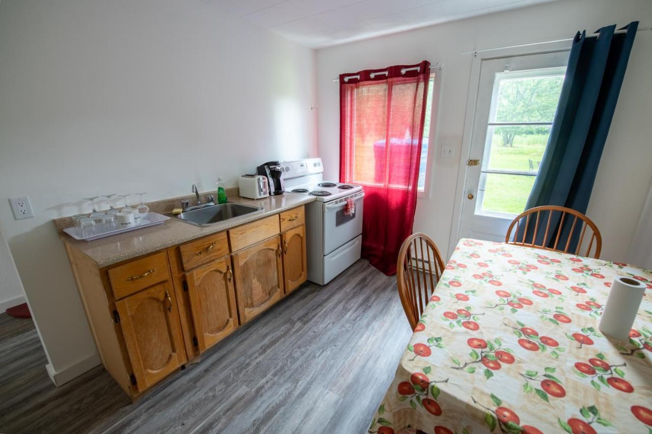 Motel Fleur De Lys Magog Exteriér fotografie