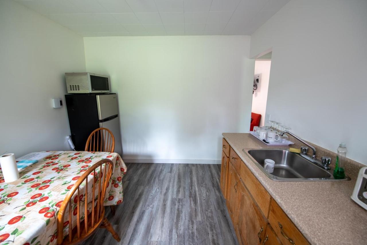 Motel Fleur De Lys Magog Exteriér fotografie